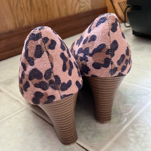 Dexter Exotic Kylie Leopard Print Faux Suede Wedges 91 341-04 - Picture 3 of 5